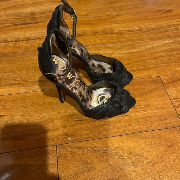 Sam Edelman Black Heels with a Tied Knot. Size 7 1/2 - Picture 2 of 3